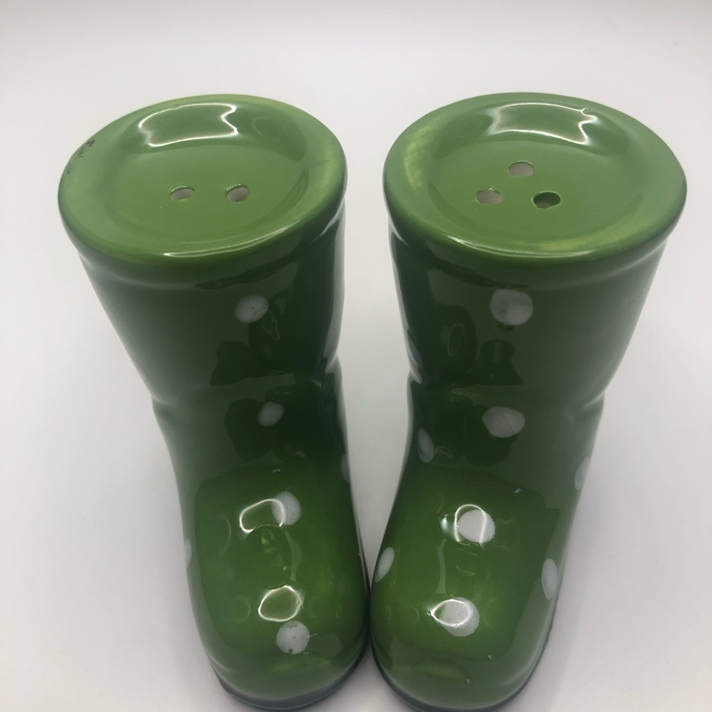 Pier 1 rain boots salt n pepper shakers